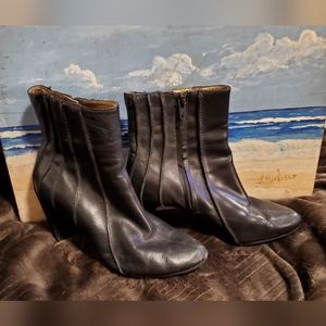 Tsubo Ribbed Black Leather Zip Up Ankle Booties Boots $275 6